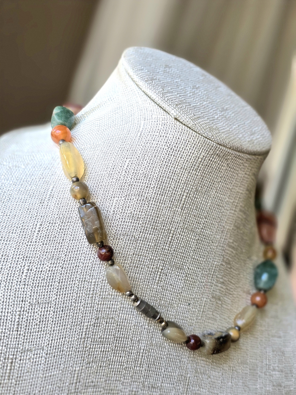 Vintage 1960s Mid-Century Beggar’s Bead Necklace – Polished Multi-Gemston - Picture 7 of 9
